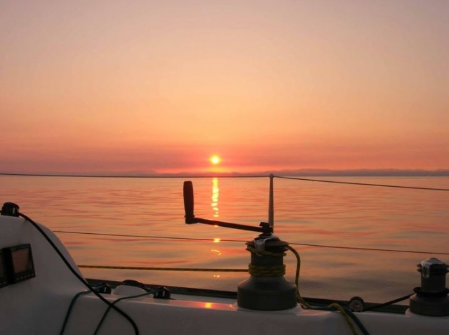 Sonnenuntergang auf einem Boot 